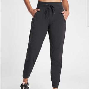 Athleta Trekkie North Jogger, size 8